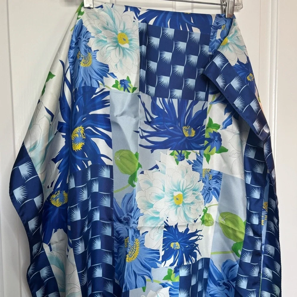 EUC Roche Bobois Paris design Kenzo Takada Blue and White Silk Scarf 27”x64”